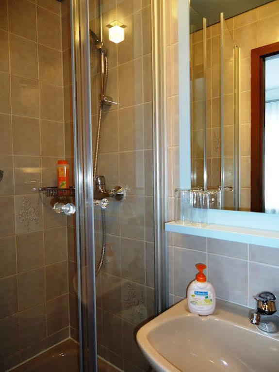 Hotel Koenigsaecker フリードリヒスハーフェン エクステリア 写真